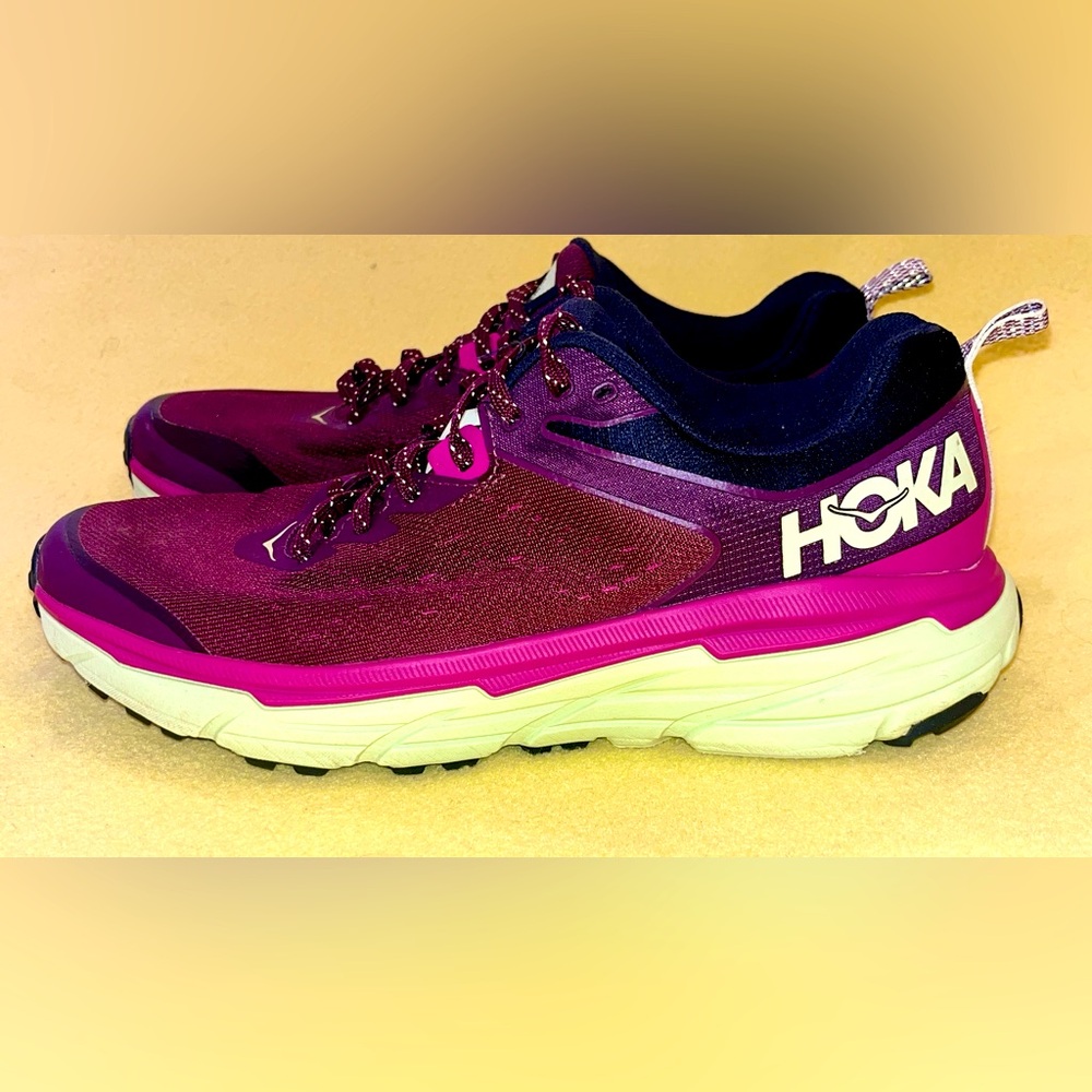 Hoka Women's Challenger ATR 6 - Grape Wine Butterfly - Size 9.5B - XLNT COND.